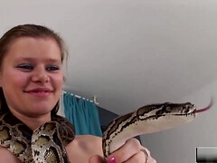 Sucer une bite, Brunette brune, Tir de sperme, Queue, Poilue, Hard, Naturelle, Chatte