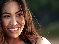 Asiatique, Bikini, En levrette, Branlette thaïlandaise, Hard, Embrassement, Tatouage, Nénés