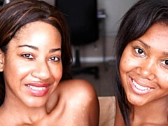 デカパイ, 指いじり, レズビアン, なめる, 下着, オナニー, ストリッピング, オッパイの