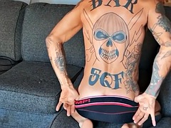 Leie, Grosser schwanz, Schwul, Masturbation, Piercing, Solo, Tätowierung, Spielzeuge
