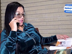 Anal, Culo grande, Tetas grandes, Mamada, Morena, Penetracion con dedos