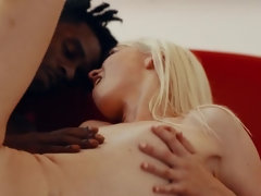 Rubia, Mamada, Semen en la boca, Peludo, Interracial, Lamidas, Monstruo, Coño
