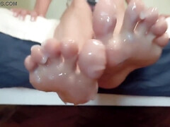 Enthousiasteling, Bruinharig, Condoom, Man die toekijkt, Sperma shot, Voeten fetish, Hd, Vernedering