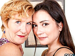 18 летние, Большая жопа, Большие сиськи, Пальцем, Поцелуи, Белье, Киски, Сиськи