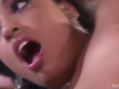 Morena, Corrida, Latina