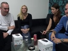 Erstaunlich, Blasen, Braunhaarige, Hundestellung, Lingerie, Masturbation, Milf, Strümpfe