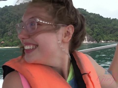 Leie, Braunhaarige, Flashen, Freundin, Im freien, Öffentlich, Titten, Nass