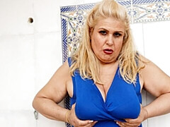 Leie, Wohlbeleibte schöne frauen, Grosse titten, Blondine, Pummelig, Fingern, Solo, Entkleiden