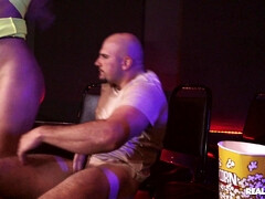 Américain, Anal, Sucer une bite, Talons, Seins naturels, Chatte, Jupe, Fessée