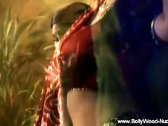 Brunette brune, Femme couguar, Hd, Mature, Mère que j'aimerais baiser, Nue  à poil, Nue, Solo