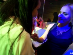 Rubia, Vestidas, Muñeca, Sexo duro, Lamidas, Fiesta, Intercambio de parejas, Mojado