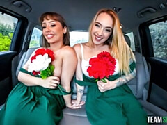 Grote kont, Grote lul, Pijpbeurt, Auto, 1 man 2 vrouwen, Kut duiken, Mager, Tiener