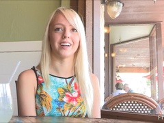 Bailar, Vestido, Tacones, Masturbación, Orgasmo, Público, Solo, Bajo la falda