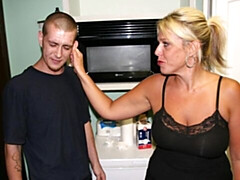 Grosser arsch, Grosser schwanz, Grosse titten, Blondine, Küche, Lecken, Masturbation, Milf