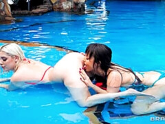 Большая жопа, Большие сиськи, Пальцем, Лесбиянка, Лизание, Мастурбация, Милф, Стриптизерша