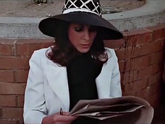 Lieveling, Grote mammen, Pijpbeurt, Bruinharig, Grappig, Moeder die ik wil neuken, Tieten likken, Oud