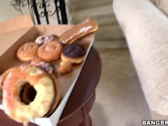 Amateur, Sucer une bite, Brunette brune, Tir de sperme, Hard, Interracial, Monstre, Petite femme
