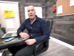 Enthousiasteling, Grote lul, Pijpbeurt, Rondborstig, Sperma shot, Moeder die ik wil neuken, Natuurlijke tieten, Kantoor