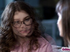 Kont, Grote mammen, Blond, Bruinharig, Zoenen, Moeder die ik wil neuken, Kut duiken, Tieten likken