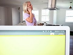 Grosser arsch, Grosser schwanz, Grosse titten, Blondine, Blasen, Handjob, Milf, Schreiend