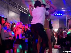 18, フェラチオ, 衣服着たままセックス, ダンス, 異人種間, 下着, オージー, 穴開きパンティ