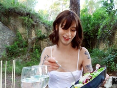 Anal, Beauté, Sucer une bite, En levrette, Pénétrer avec le poing, Branlette thaïlandaise, De plein air, Pov