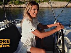 Grosser schwanz, Grosse titten, Blondine, Fingern, Milf, Im freien, Pov, Öffentlich