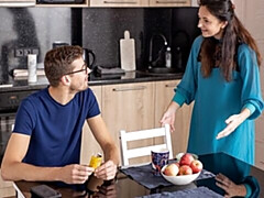 18 ans, Grosse bite, Sucer une bite, Brunette brune, Seins naturels, Chatte, Adolescente, Nénés