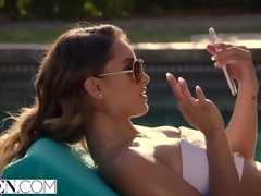 Lieveling, Lul, Sperma in gezicht, Hardcore, Pornster, Rijden, Geschoren, Tieten likken