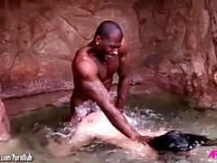 Cul, Gros seins, Brunette brune, Hd, Interracial, Public, Suçant, Tatouage