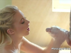Blond, Pijpbeurt, Sperma shot, Handbeurt, Masseren, Douche, Tiener, Tieten likken