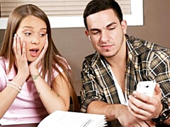 Gros cul, Grosse bite, Sucer une bite, En levrette, Seins naturels, Bureau, Adolescente, Nénés