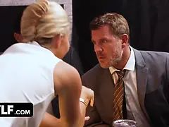 Grosser arsch, Grosse titten, Kehlenfick, Aufs gesicht abspritzen, Hd, Milf, Monster, Flotter dreier