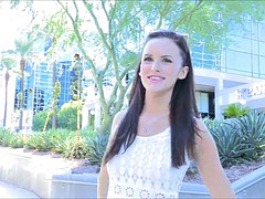 Lieveling, Bruinharig, Aangekleed, Masturbatie, Buiten, Slipje, Geschoren, Tieten likken