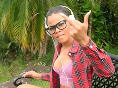 Negro, Mamada, Ébano, Interracial, Al aire libre, Pov, Cabello corto, Estriptis