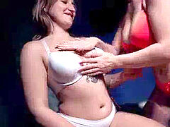 18, フェラチオ, イく瞬間, 手コキする, 自家製, レズビアン, フェラする, ティーン