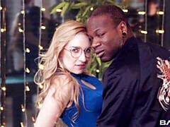 Gros cul, Grosse bite, Gros seins, Sucer une bite, En levrette, 2 femmes 1 homme, Interracial, Mère que j'aimerais baiser