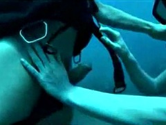Sexo duro, Bajo el agua
