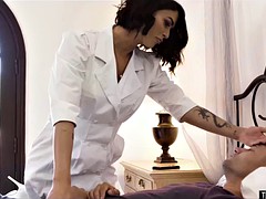 Анальный секс, Большой член, Большие сиськи, Брюнетки, Доктор, Голландки, Медсестра, Трансы