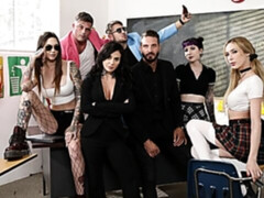 Grosse titten, Blasen, Braunhaarige, Hundestellung, Handjob, Hardcore, Tätowierung, Jungendliche (18+)