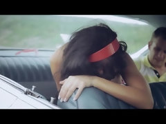 Бикини, В машине, Клитор, Парочка, Пальцем, Поцелуи, Соски, Трусики