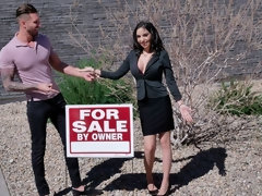 Culo, Tetas grandes, Mamada, Estilo perrito, Pajear, Afeitado, Medias largas, Tatuaje