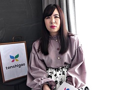 アジア人, 中出し, イく瞬間, 面白, ハードコア, 叫ぶ, 剃毛, ヤリマン