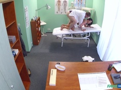 Amateur, Tromperie, Couple, Médecin, En levrette, Doigter, Chatte, Uniforme