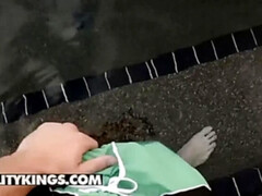 18 jaar, Pijpbeurt, Lul, 1 man 2 vrouwen, Buiten, Tiener, Trio, Tieten likken