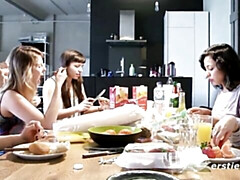 ブロンド, 巨乳な, イく瞬間, フェティッシュ, 指いじり, 自然山雀, 小柄, 剃毛