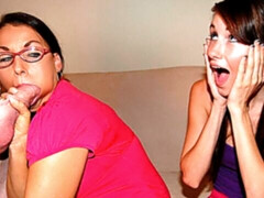 Blonde, Sucer une bite, Tir de sperme, Lunettes, Maigrichonne, Jupe, Adolescente, Plan cul à trois