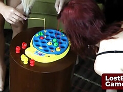 デカパイ, 茶髪の, ゲーム, Hd, レズビアン, 赤毛, ストリッピング, ティーン