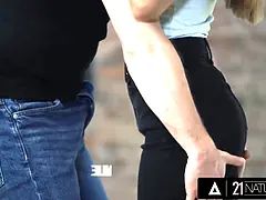 In den arsch, Blasen, Kehlenfick, Fingern, Lecken, Zierlich, Reiten, Jungendliche (18+)