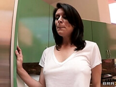 Gros seins, Sucer une bite, Queue, En levrette, Faciale, Doigter, Pov, Cheveux courts